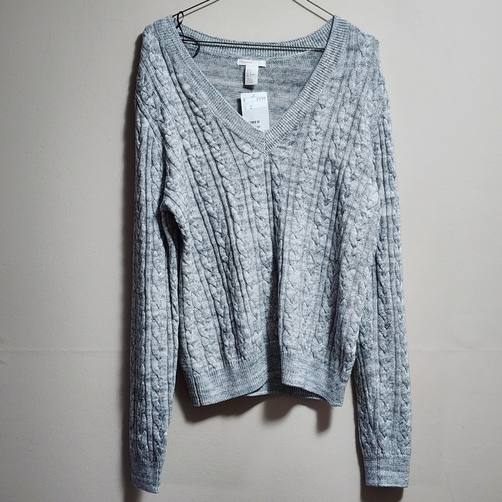 H&M V neck cable knit sweater color light grey size medium
